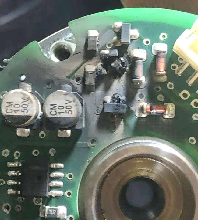 编码器上的电子元器件被烧毁 编码器上的电子元器件被烧毁