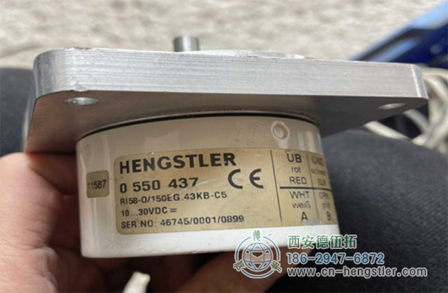 图为造纸机械常用的亨士乐RI58-O系列增量编码器照片